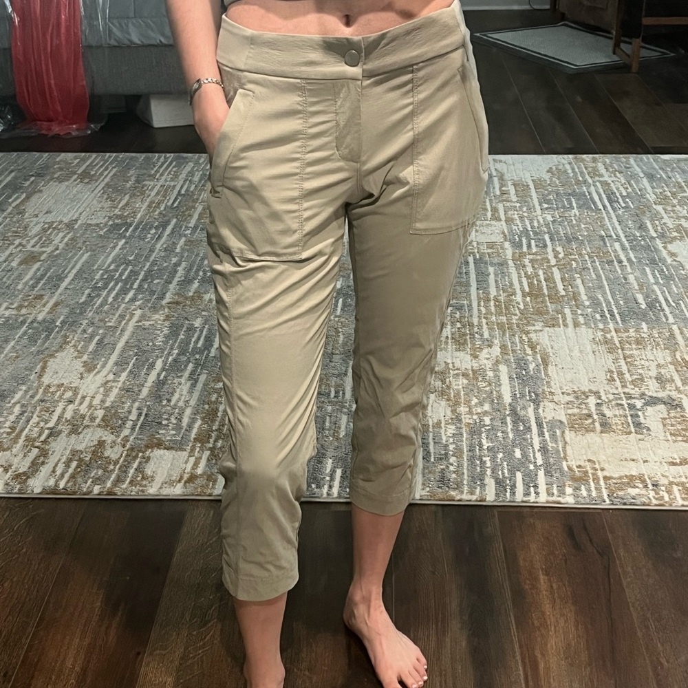 Athleta Women's Beige Capris